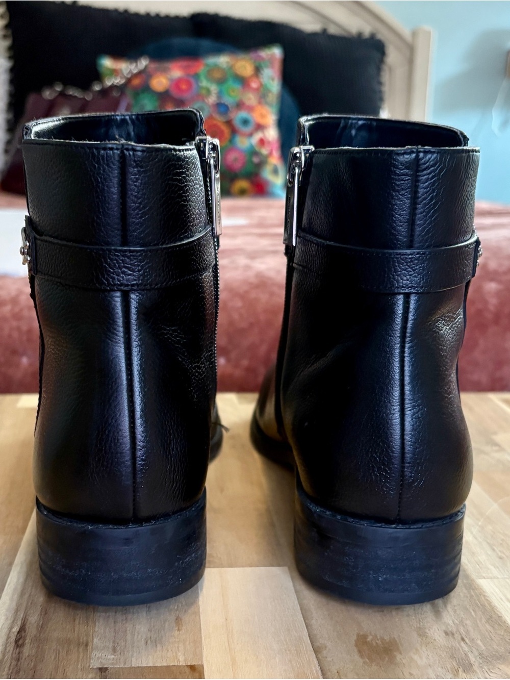 Michael Kors Finley Flat Bootie SZ 9.5 - Picture 2 of 8